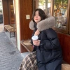 A mid-length down jacket for women in 2025 winter, featuring a fashionable fur collar and a Korean-style design. It is thickened, loose and warm Specification image